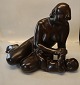 Klosterkælderen 
presents: 
Large 
bronze Statue 
32 x 48 cm 
Mother and baby 
child Johannes 
Hedegaard
