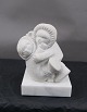 Weiße 
Steinkunstfigur 
aus Marbell, 
Belgien. 
Mädchen mit ...