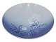 Christmas Rose
Small dish on stand 17 cm.