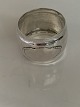 Napkin Ring 
Silver
Stamped: Tre 
Tårne
Size 3.2 x ø 
4.3 cm.