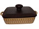 Relief
Square bowl 
with wooden lid