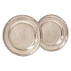 Pair of royal 
silver plates 
dated 1796. D: 
25cm. W: 
1.196gr