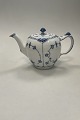 Royal 
Copenhagen Blue 
Fluted Half 
Lace Tea Pot No 
611