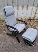 Lænestol med 
skammel
 Kr. 2200,-