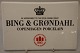 Klosterkælderen 
præsenterer: 
Bing & 
Grøndahl Skilt 
20.5 x 13.3 cm 
Forhandlerskilt