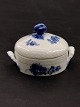 Middelfart 
Antik presents: 
Royal 
Copenhagen Blue 
Flower butter 
dish 10/8139