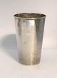 Sterling sølv 
vase. Højde 11 
cm. Diameter 7 
cm.