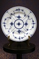 K&Co. 
præsenterer: 
Antik 
Musselmalet 
tallerken Dia.: 
19cm. med 
stempel fra 
1850-70...