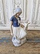 Karstens Antik 
præsenterer: 
B&G Figur 
- Pige med ged 
no. 2180