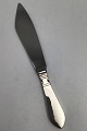 Danam Antik 
presents: 
Georg 
Jensen Sterling 
Silver 
Contineltal 
Layer Cake 
Knife No. 196