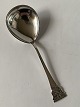 Serving spoon 
in Silver
Stamped 3 
towers
Length 17.6 
cm.