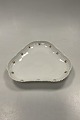Danam Antik 
presents: 
Royal 
Copenhagen 
Flora Danica 
White 
Triangular Dish 
No. 554 / 3511