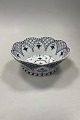 Danam Antik 
presents: 
Royal 
Copenhagen Blue 
Fluted Full 
Lace Fruit bowl 
No 1061