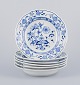 L'Art presents: 
Meissen, 
Germany.
A set of six 
deep porcelain 
plates with 
"Blue Onion" 
pattern.
