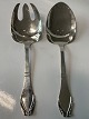 Antik Huset 
presents: 

Fish 
serving set 
Silver
Stamp. 830s
Length 25.5 
cm.