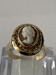 Antik Huset 
præsenterer: 
18 karat 
guld, Dame Camé 
guldring.
Ring størrelse 
55
