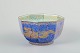 L'Art presents: 
Wedgwood, 
England
Octagonal bowl 
in blue-purple 
lustre ware.