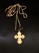 Middelfart 
Antik presents: 
8 carat 
gold Dagmar 
cross