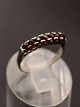 Middelfart 
Antik presents: 
Sterling 
silver ring 
with garnets