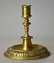 Pegasus – Kunst - Antik - Design presents: English baroque candlestick in brass, 18th century.