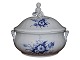Antik K 
presents: 
Blue 
Flower Curved 
Extra large 
soup tureen 
with figurine 
on top from 
1790-1820