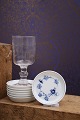 K&Co. presents: 
Royal 
Copenhagen 
glass tray in 
Fluted Blue 
Plain.
1/2185...