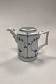 Royal 
Copenhagen Blue 
Fluted Plain 
Coffee Pot No. 
369