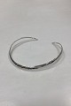 Modern Open Neckring in Sterling Silver. 