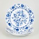 L'Art presents: Meissen, Blue Onion dinner plates, set of 3.