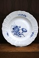 K&Co. presents: Royal Copenhagen Blue Flower Curved large dinner plate.Dia.: 25,5cm. 10/1621...