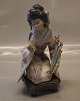 Klosterkælderen presents: Discontinued Lladro Kiyoko Geisha Design Salavador Debón 1984 18 cm