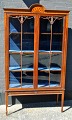 Pegasus – Kunst - Antik - Design presents: English mahogany display cabinet with inlay, circa 1930.