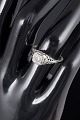 8 karat hvidguldsring med diamant.