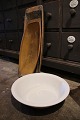 K&Co. presents: Old cream-colored earthenware bowl with pearl rim from Aluminia...