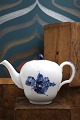 K&Co. presents: Rare small teapot in Blue Flower Braided from Royal Copenhagen.H: 13cm...