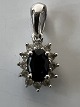 Antik Huset presents: Pendant, with blue sapphire and inlaid diamonds, in 14 carat white gold.Length: 1.4 cm.