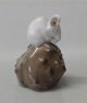 Royal Copenhagen figurine 0511 RC Mouse on chestnut Erik Nielsen 7 cm
