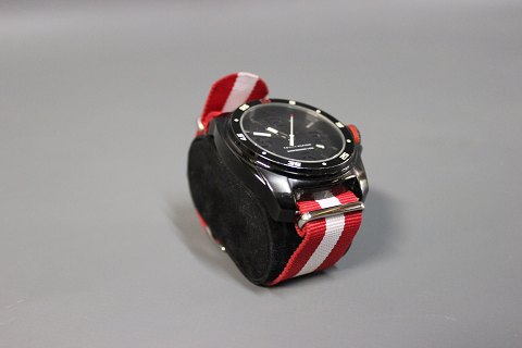 WorldAntique.net - Tommy Hilfiger Watch in stainless steel and strap in fabric, date. * 5000m2 showroom.