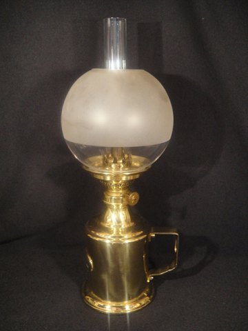 WorldAntique.net - Ship - petroliumslampe made of brass. * Height: 38