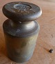 Weights in brass and in a box, all stamped. A total of 13 weights from 1kilo down to 1 gram.