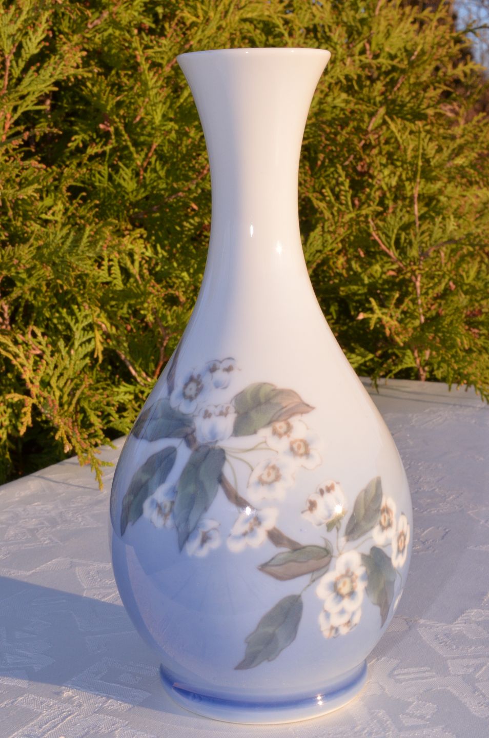 WorldAntique.net - Royal Vase # 863-51 * *