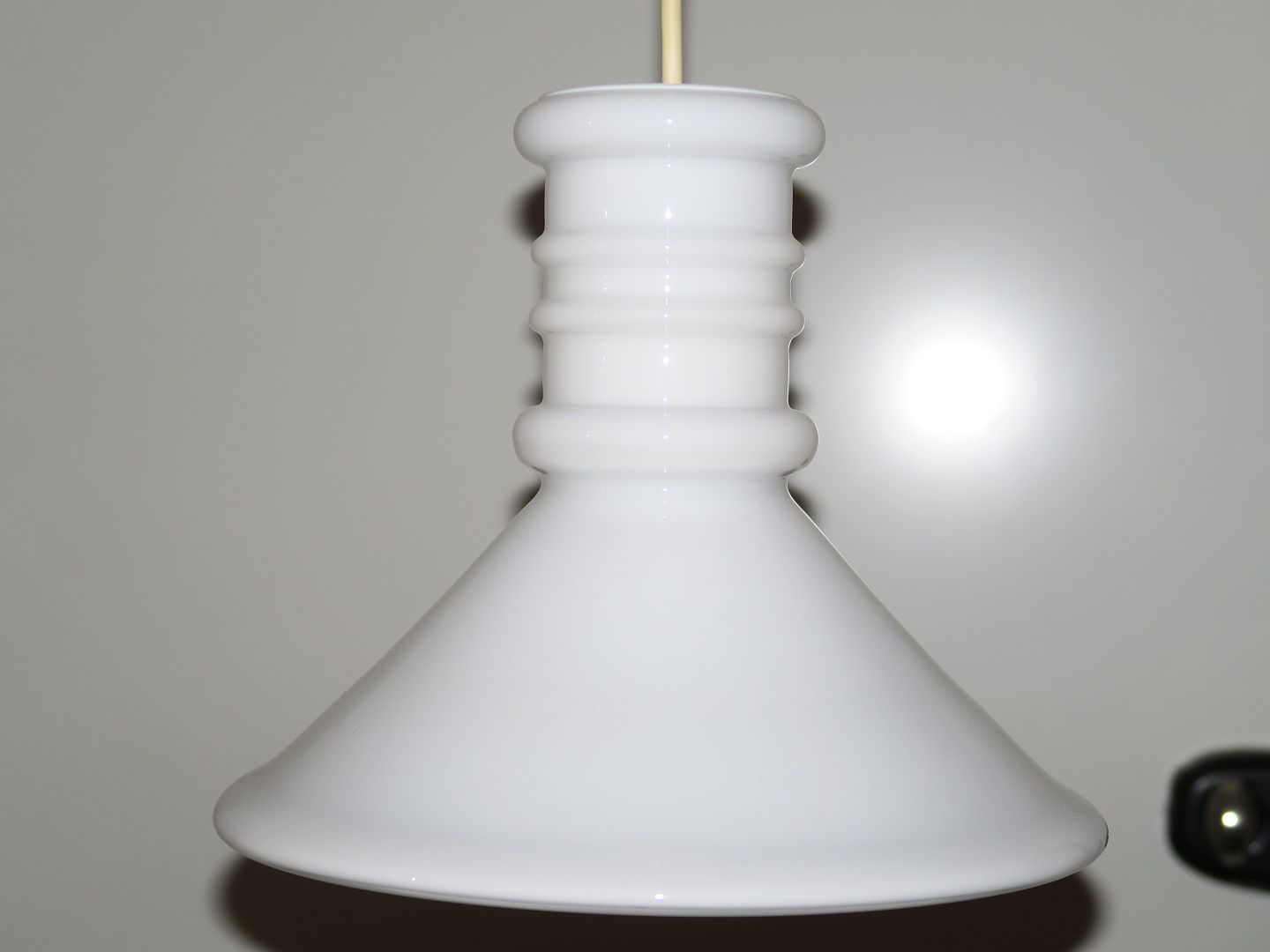 WorldAntique.net - Holmegaard * * Apoteker lamp, white glass