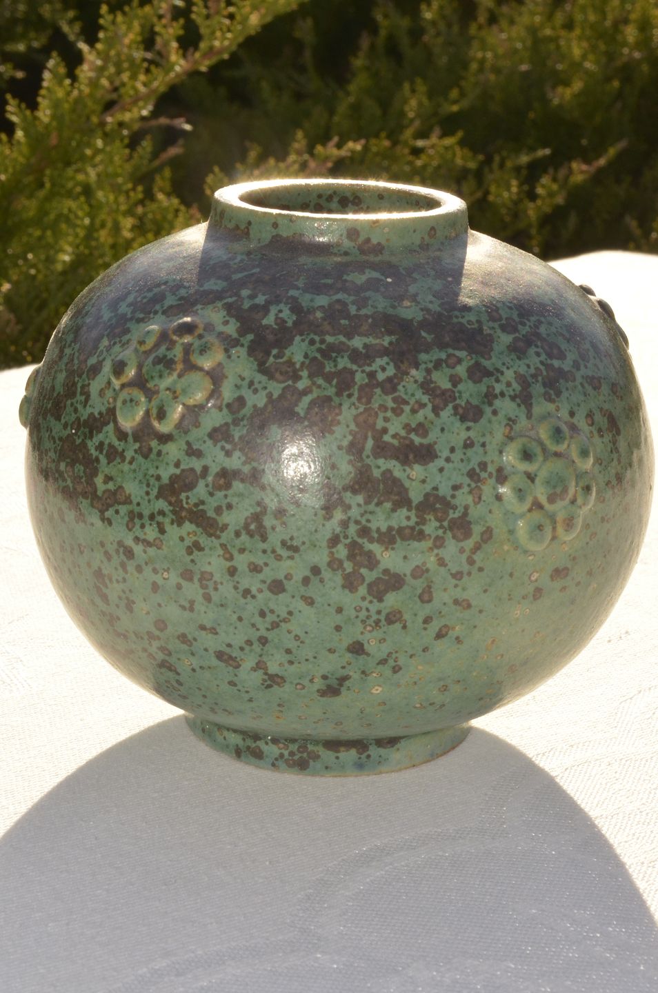 鍔 kristen uregelmæssig WorldAntique.net - Arne Bang ceramic Round vase 212, Sold