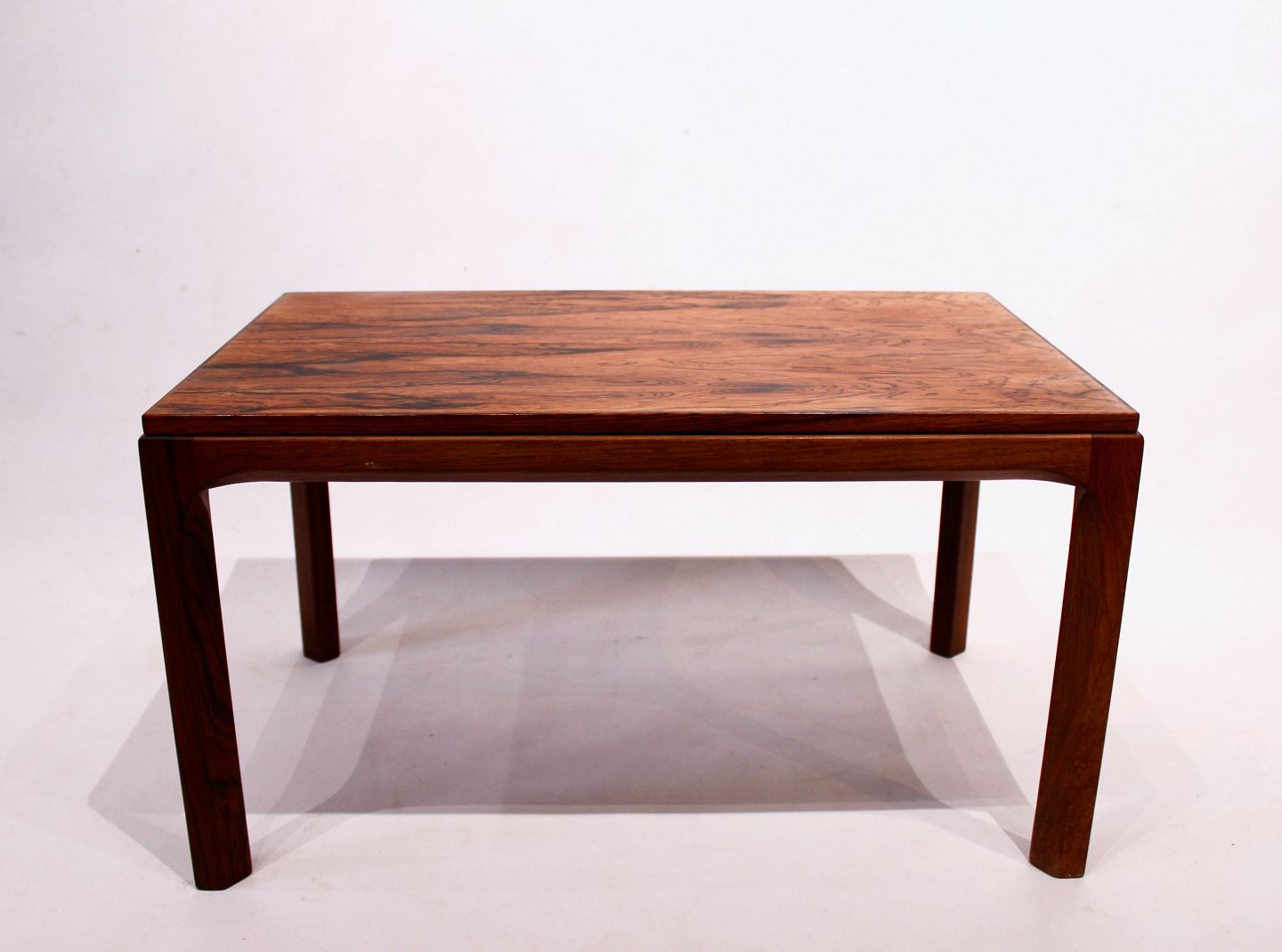 komplet Due Tilbageholdenhed WorldAntique.net - Side table of rosewood by Aksel Kjersgaard and numbered  381. * 5000m2 showroom.