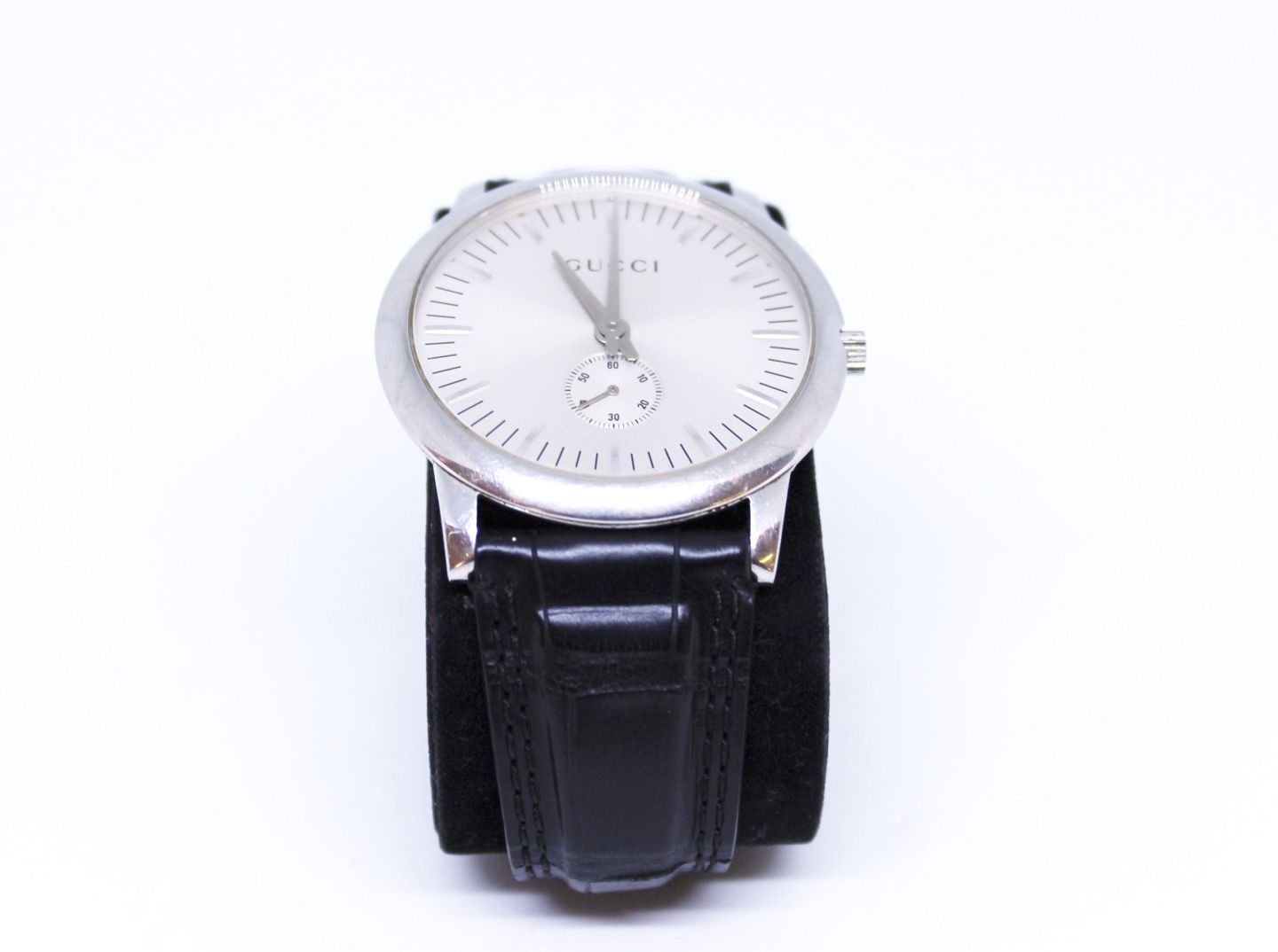 WorldAntique.net - Gucci Timepieces model 5600M wrist watch with