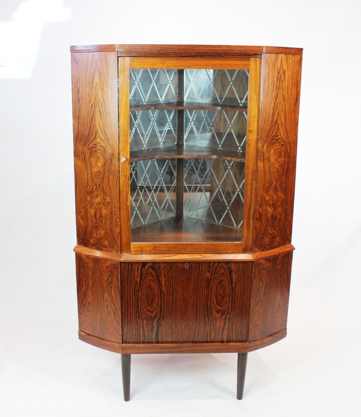 WorldAntique Corner cabinet with bar cabinet in rosewood of