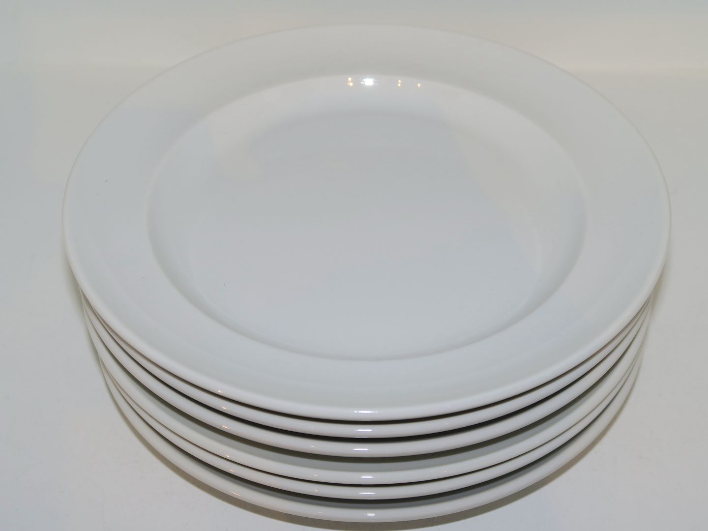White Pot * * Large side plate 18 cm.