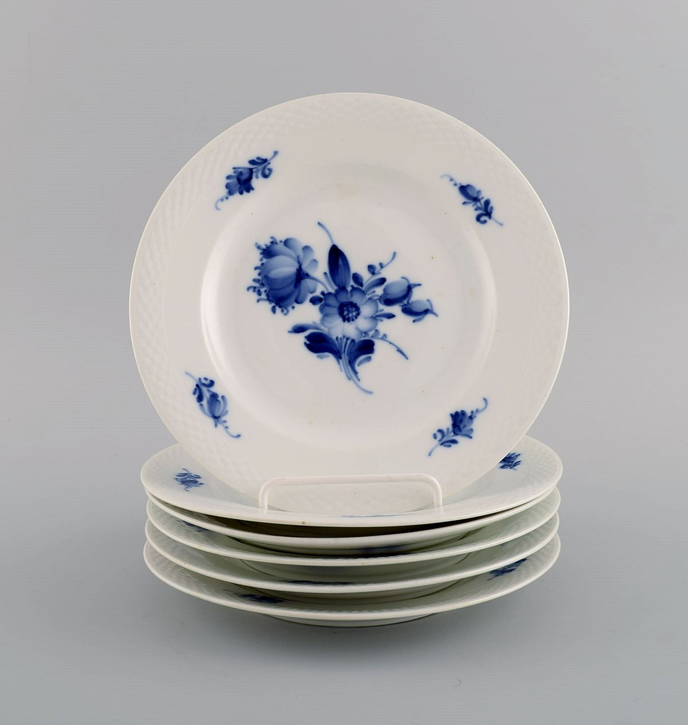 L Art - Six Royal Copenhagen Blue flower Braided plates. Model numbe