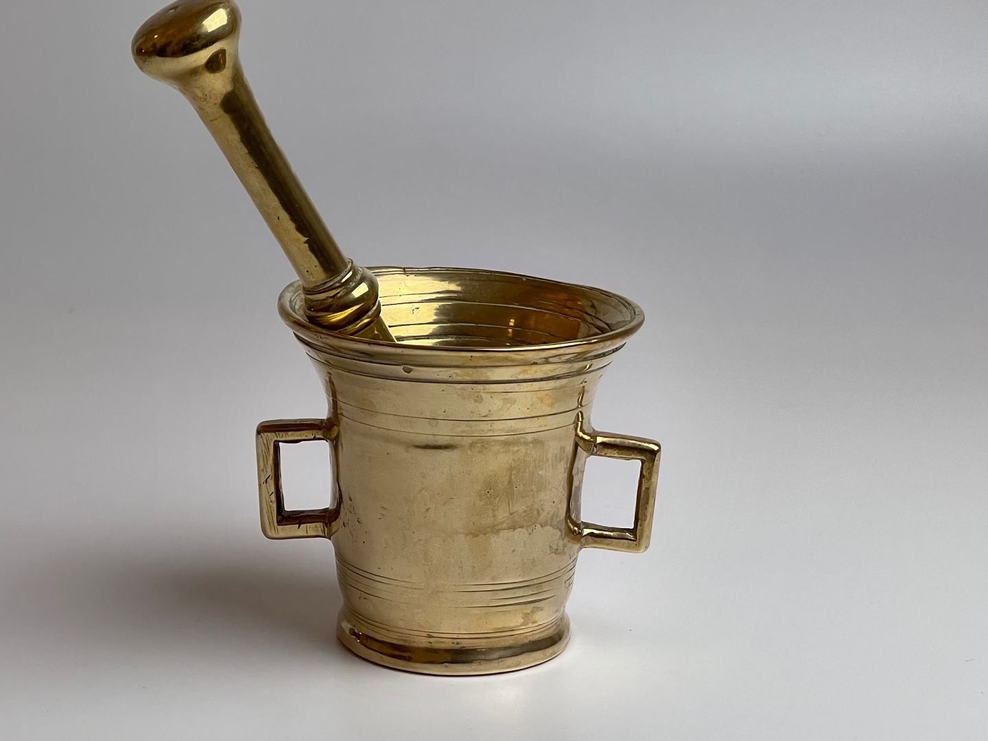 Quirky Sundays Antik & Vintage - Antique brass mortar with pistil, stamped,  10 centimeters high with 19.80 cm pis