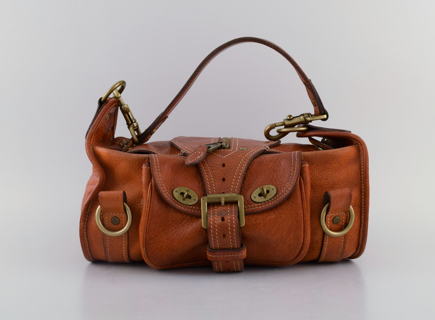  Vintage Mulberry handbag in core leather with brass  clasps and buckles. 1980s. *